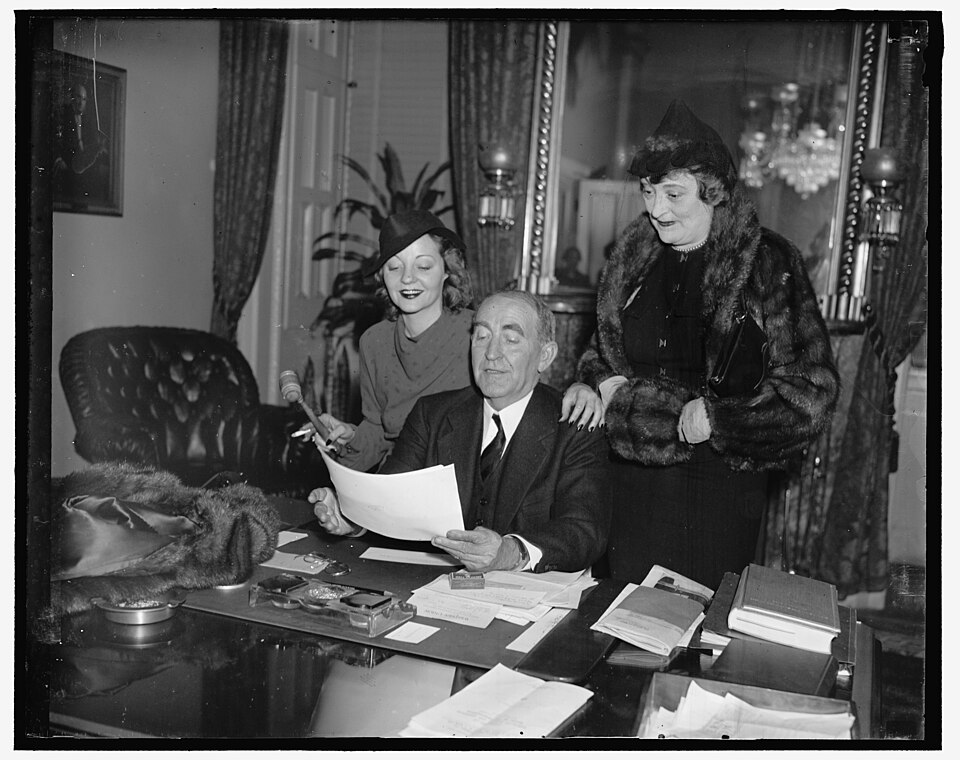Bankheads together again. Washington, D.C. Speaker of the House William B. Bankhead forgot his official duties for a while today to welcome his talented actress daughter, Tallulah, at the LCCN2016871243