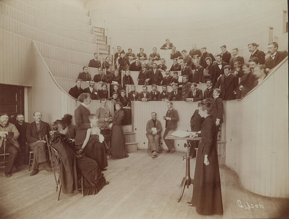Alice Hamilton in an anatomy class