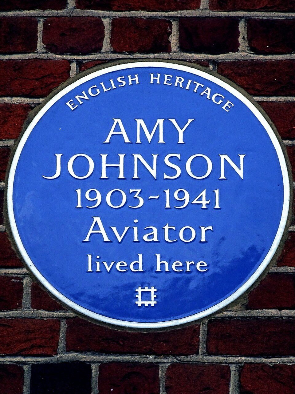 Amy Johnson 1903-1941 Aviator lived here