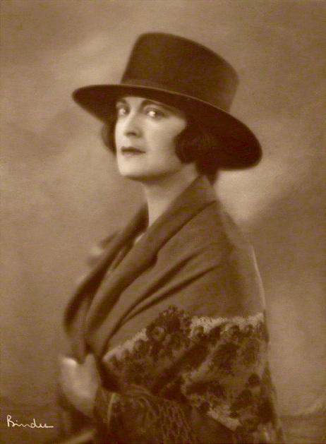 Harriet Cohen 1920 Alexander Binder 001