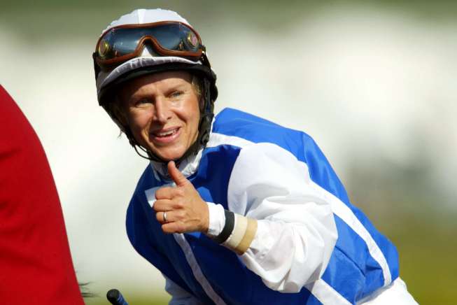 Julie Krone riding Halfbridled at 2003 Breeders' cup