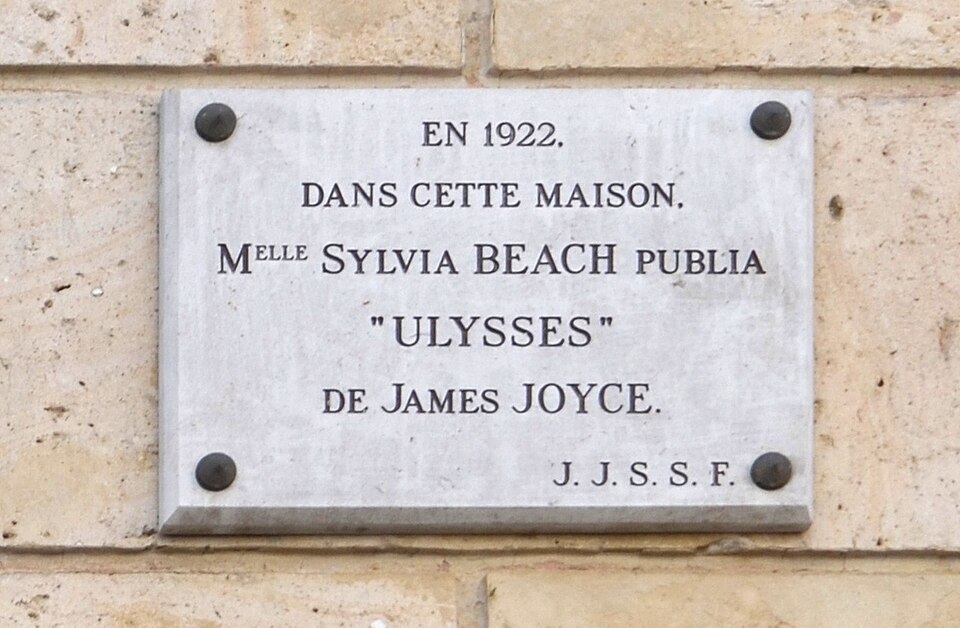 Plaque, 12 Rue Odéon, Paris May 2014 (cropped)
