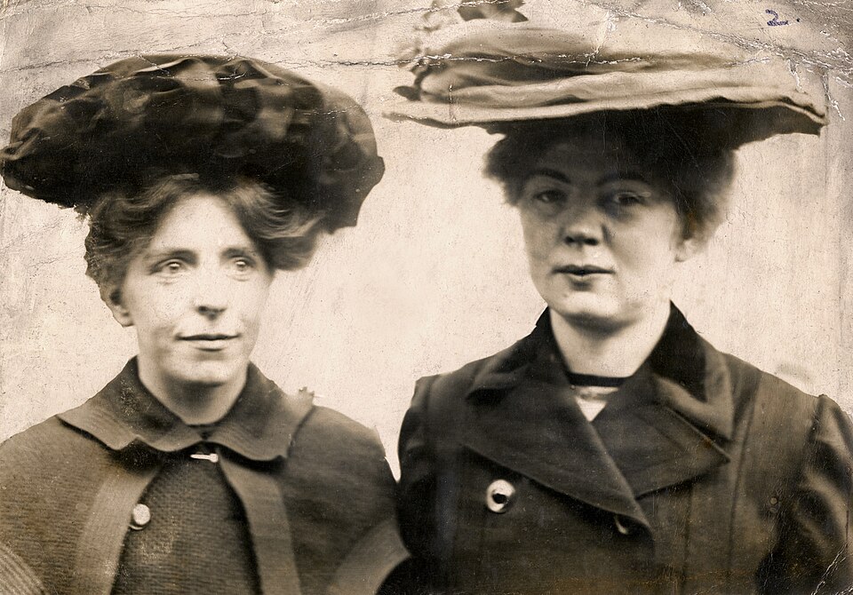 Annie Kenney and Christabel Pankhurst, c.1905-1912. (22525796328)