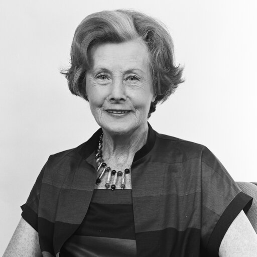 1649910309255 NP0434 Barbara CASTLE 002 MOBILE